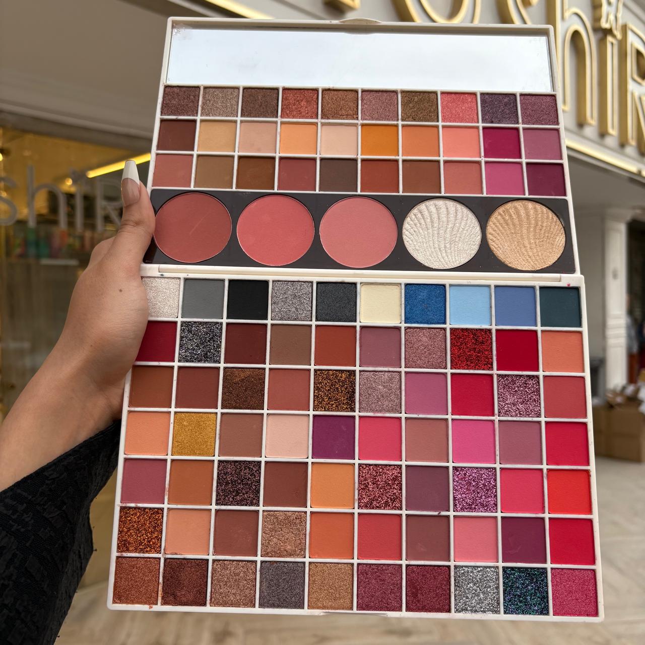 MIGHT CINEMA EYESHADOW PALETTE - شادو سينما