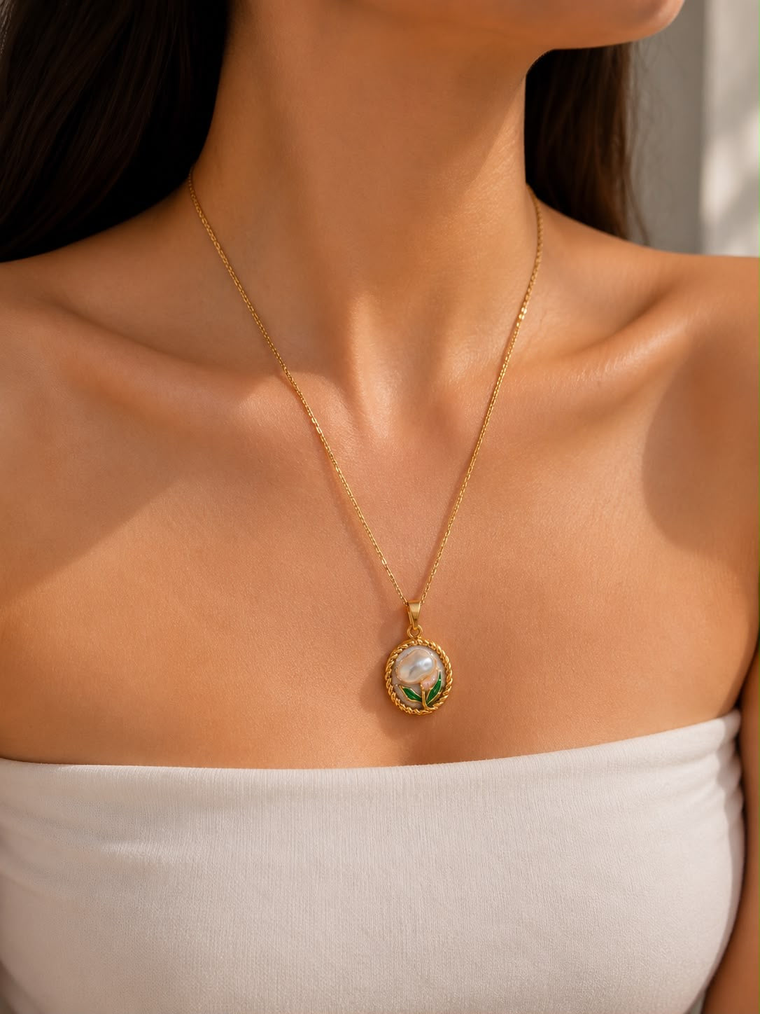 Chic Necklace Secondary image