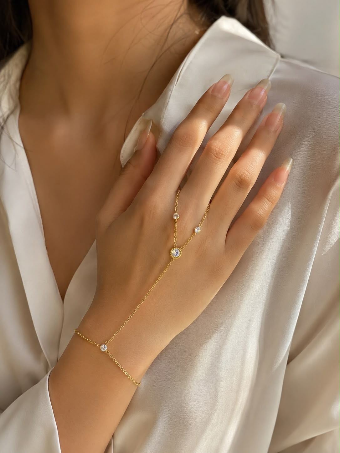 Hand Chain صورة ثانوية