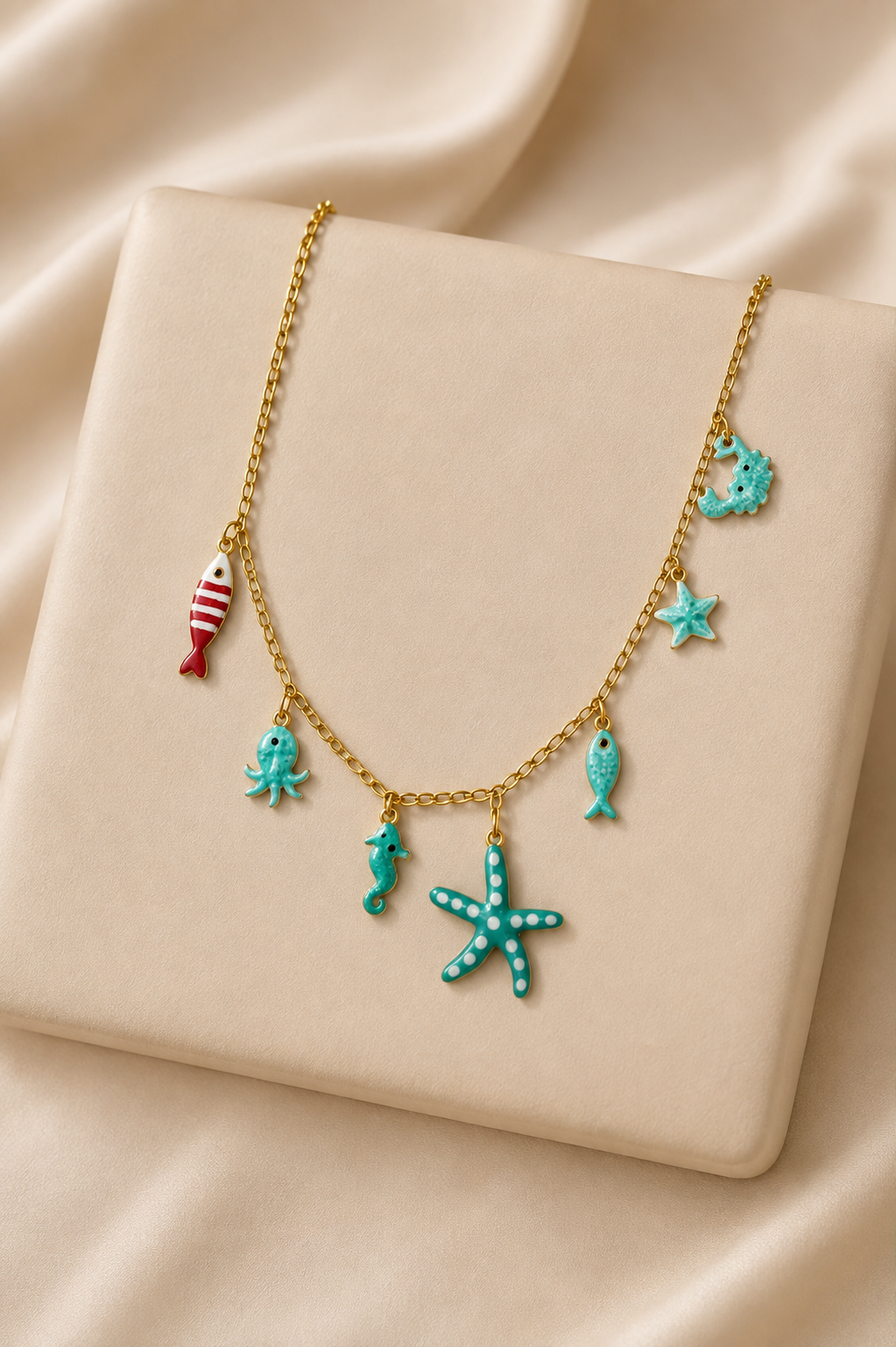 Ocean Charms Necklace صورة ثانوية