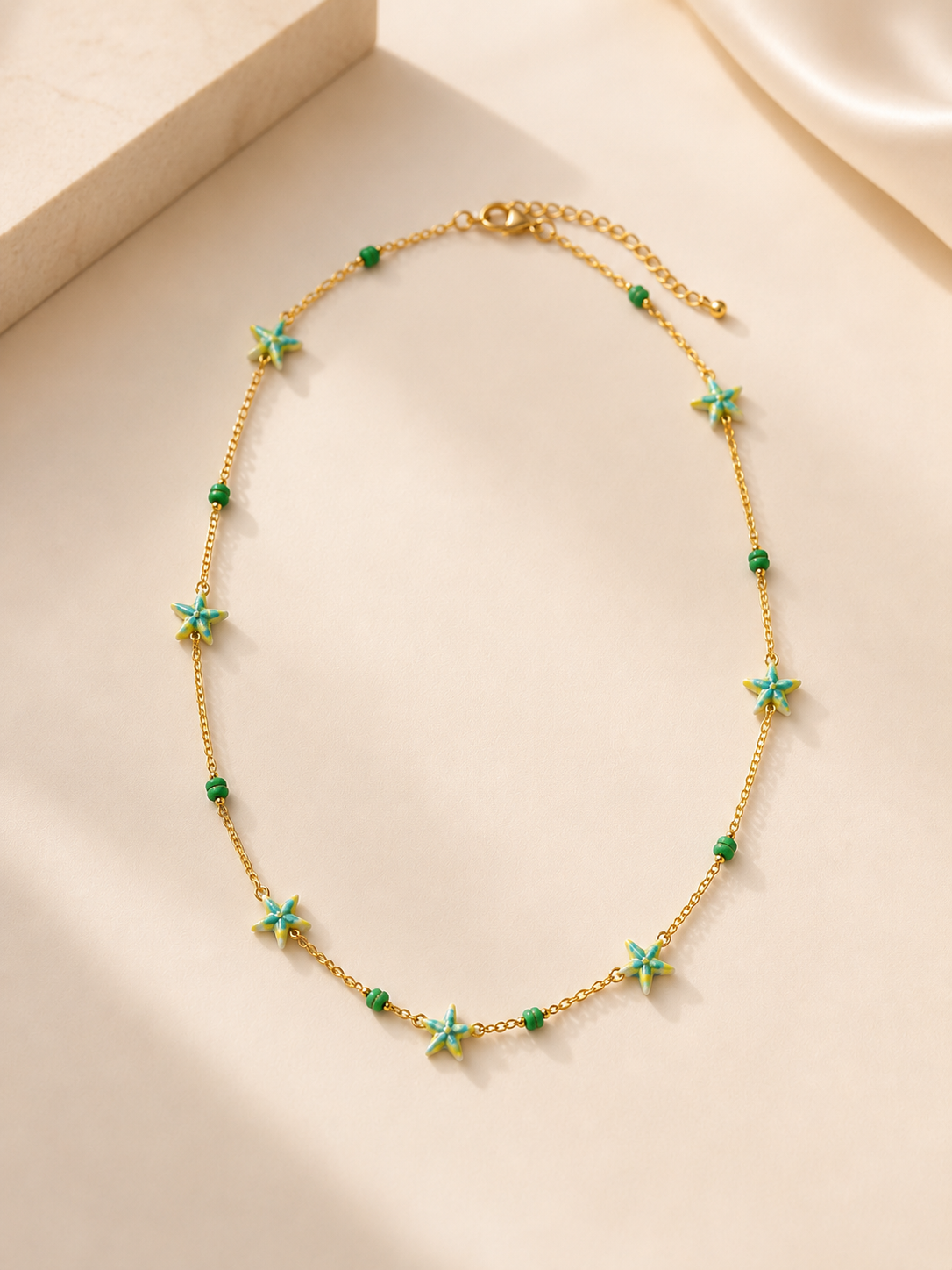 Ocean Star Necklace الصورة الرئيسية