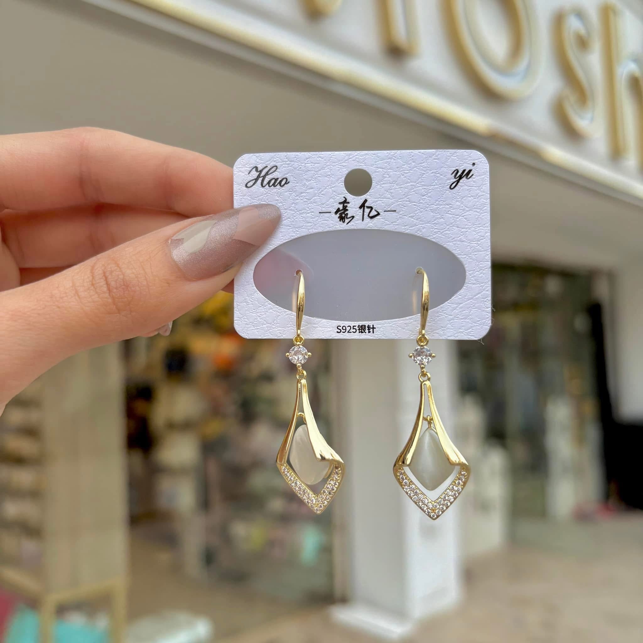 Evening earrings