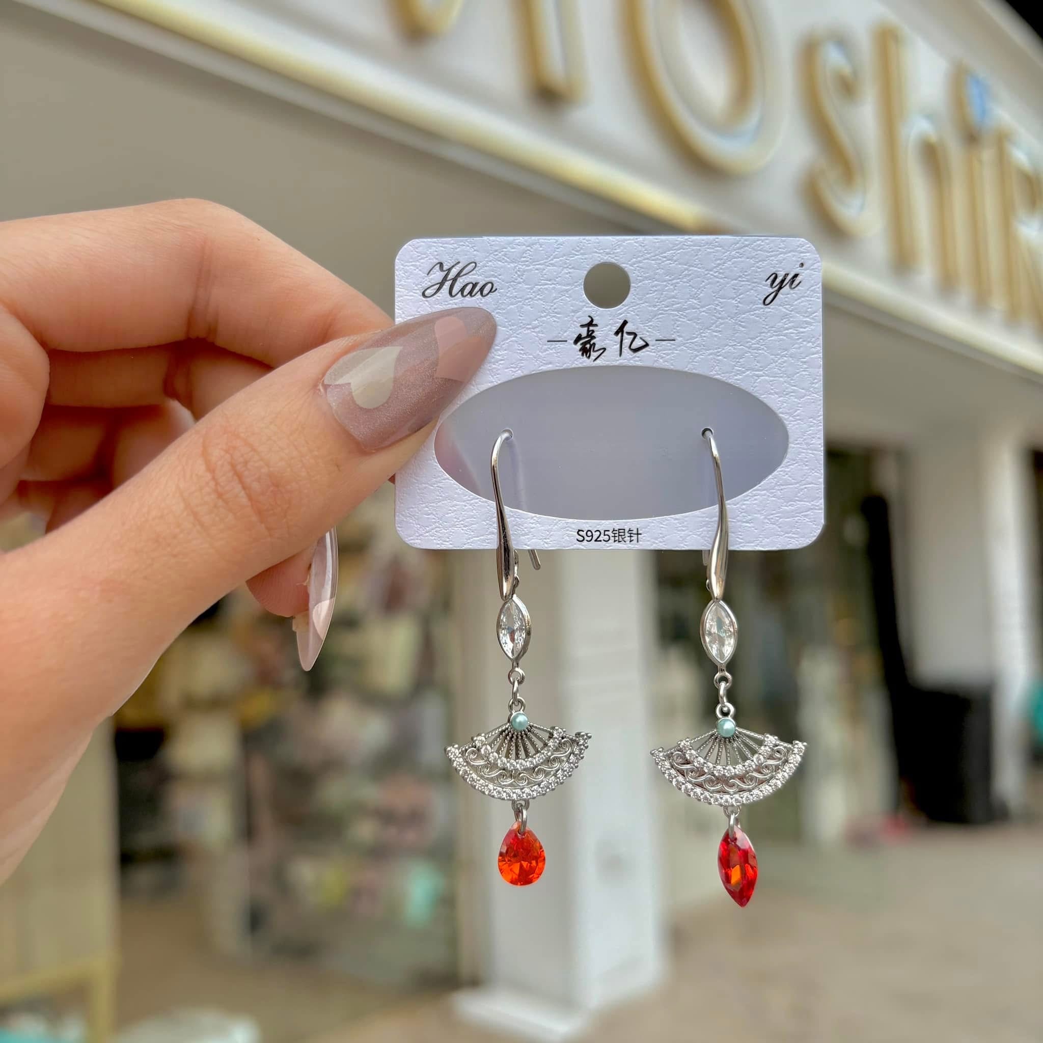 Evening earrings