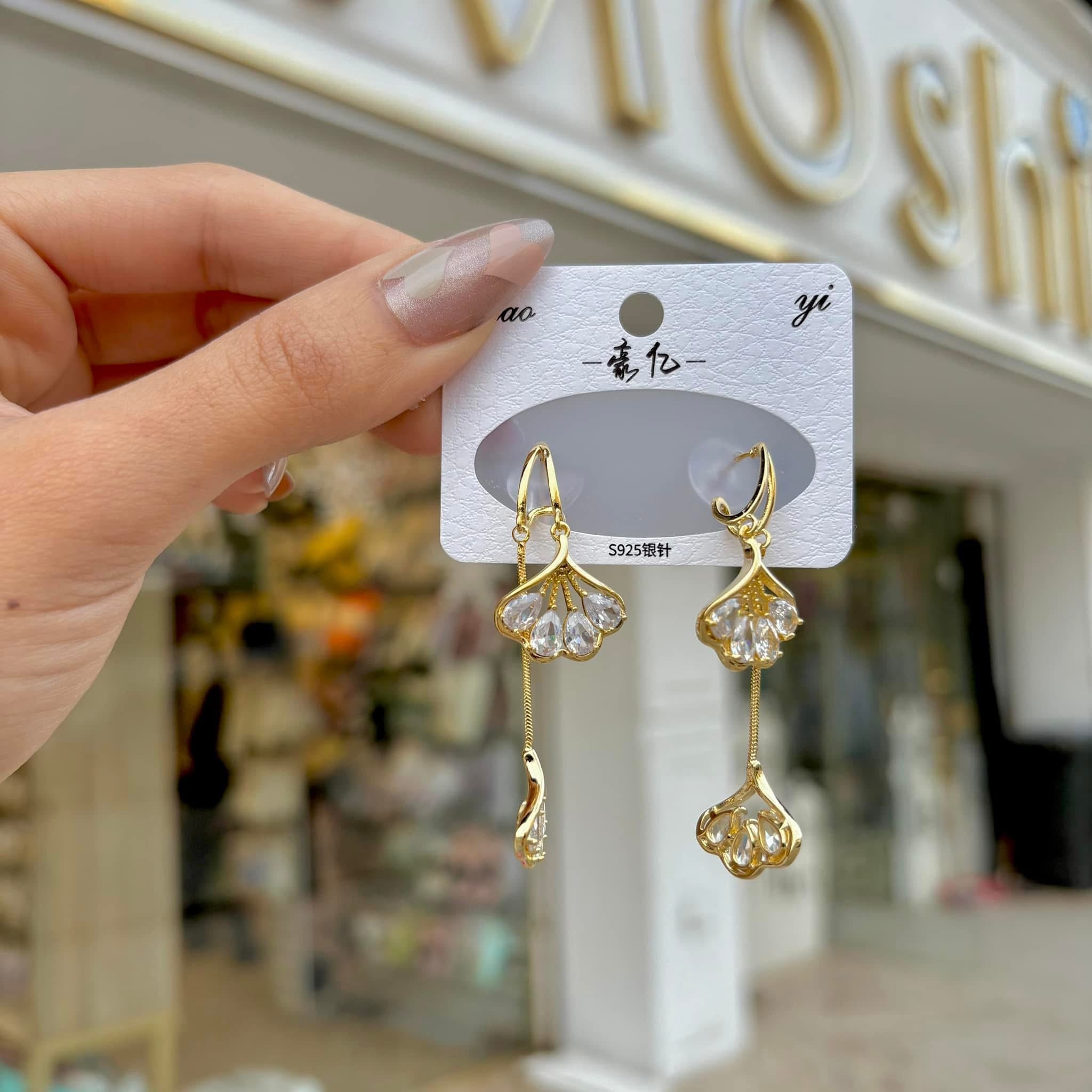 Evening earrings