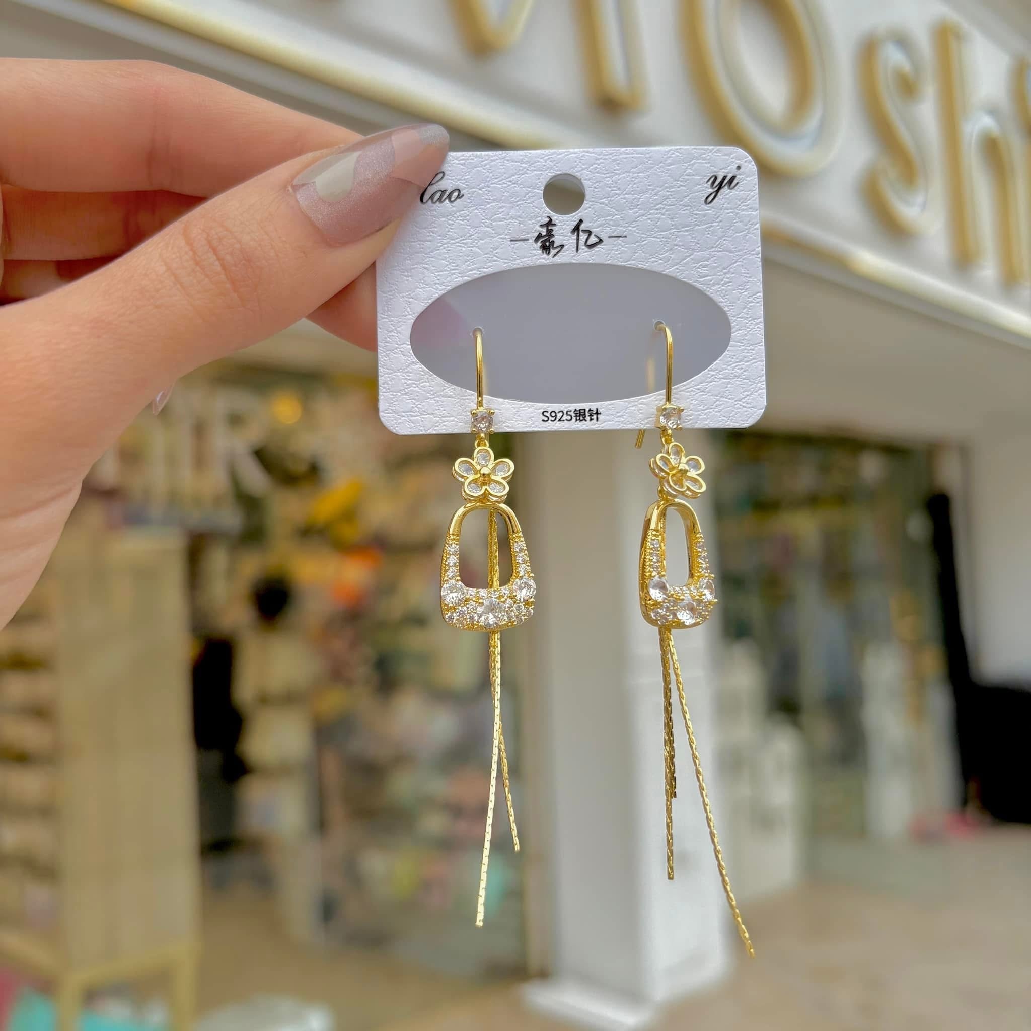 Evening earrings