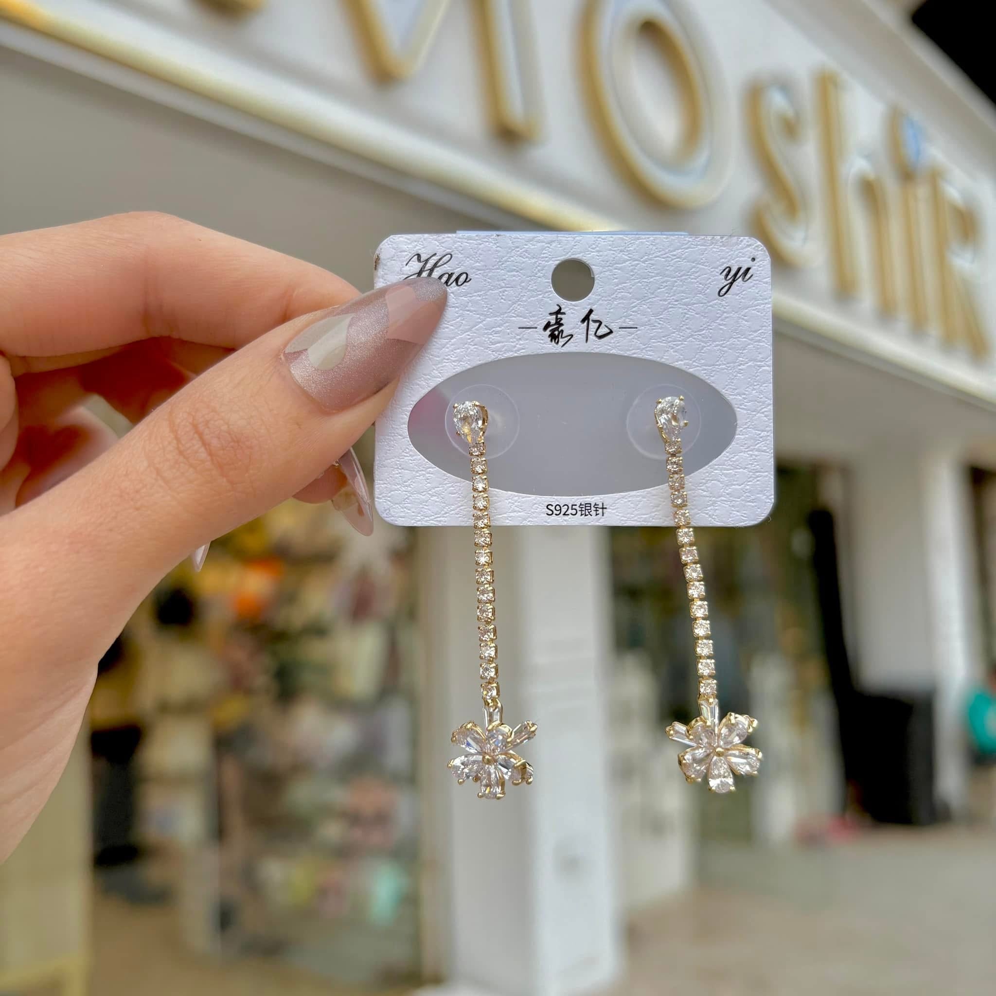 Evening earrings