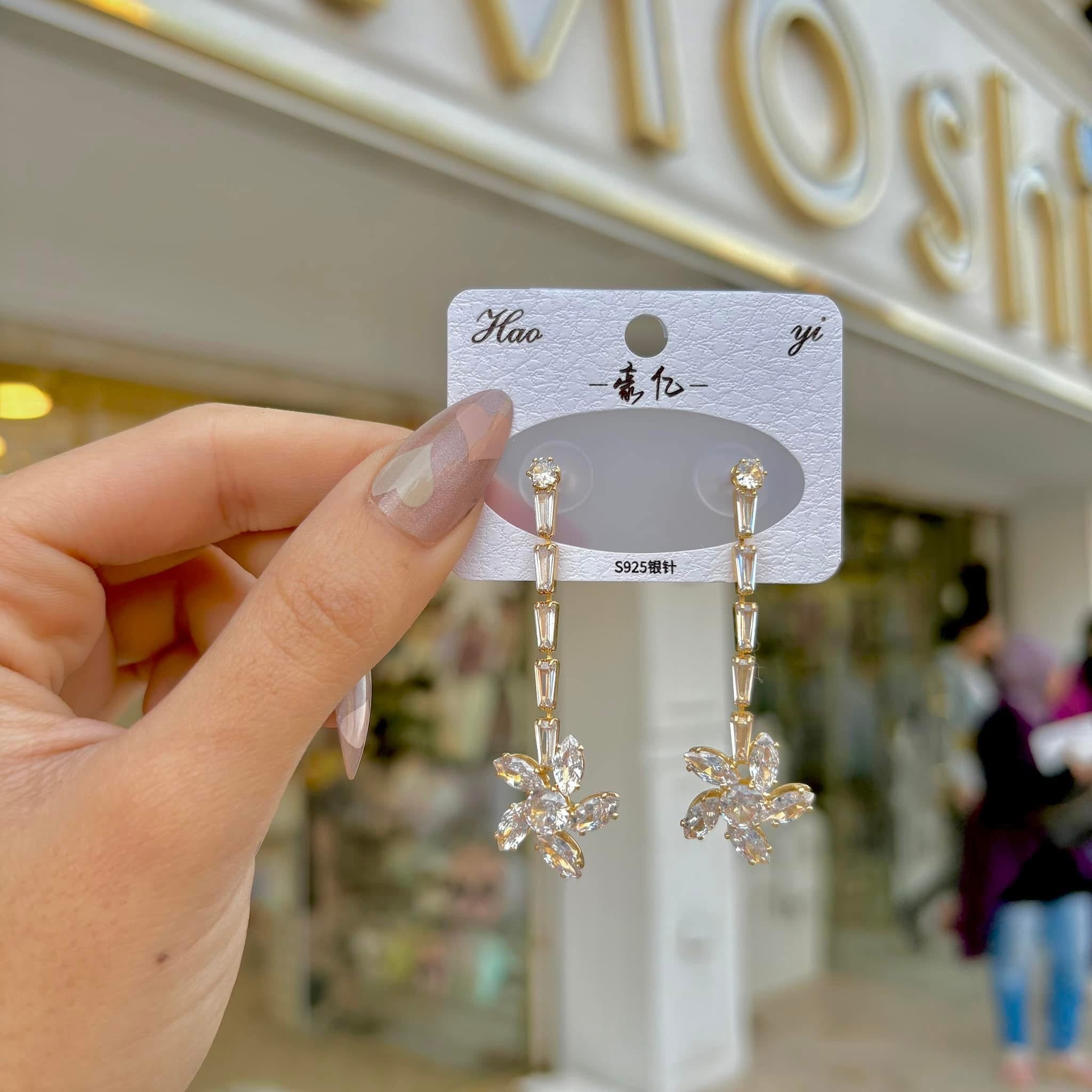 Evening earrings
