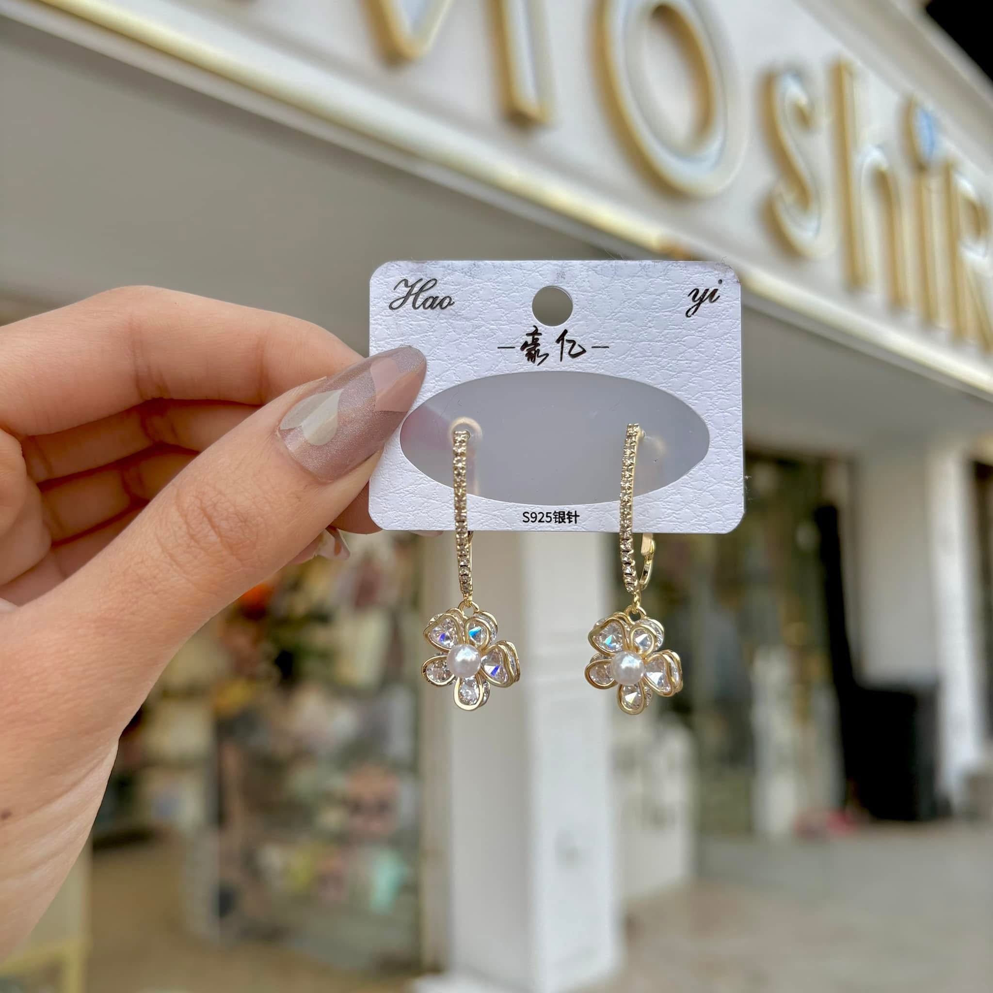 Evening earrings