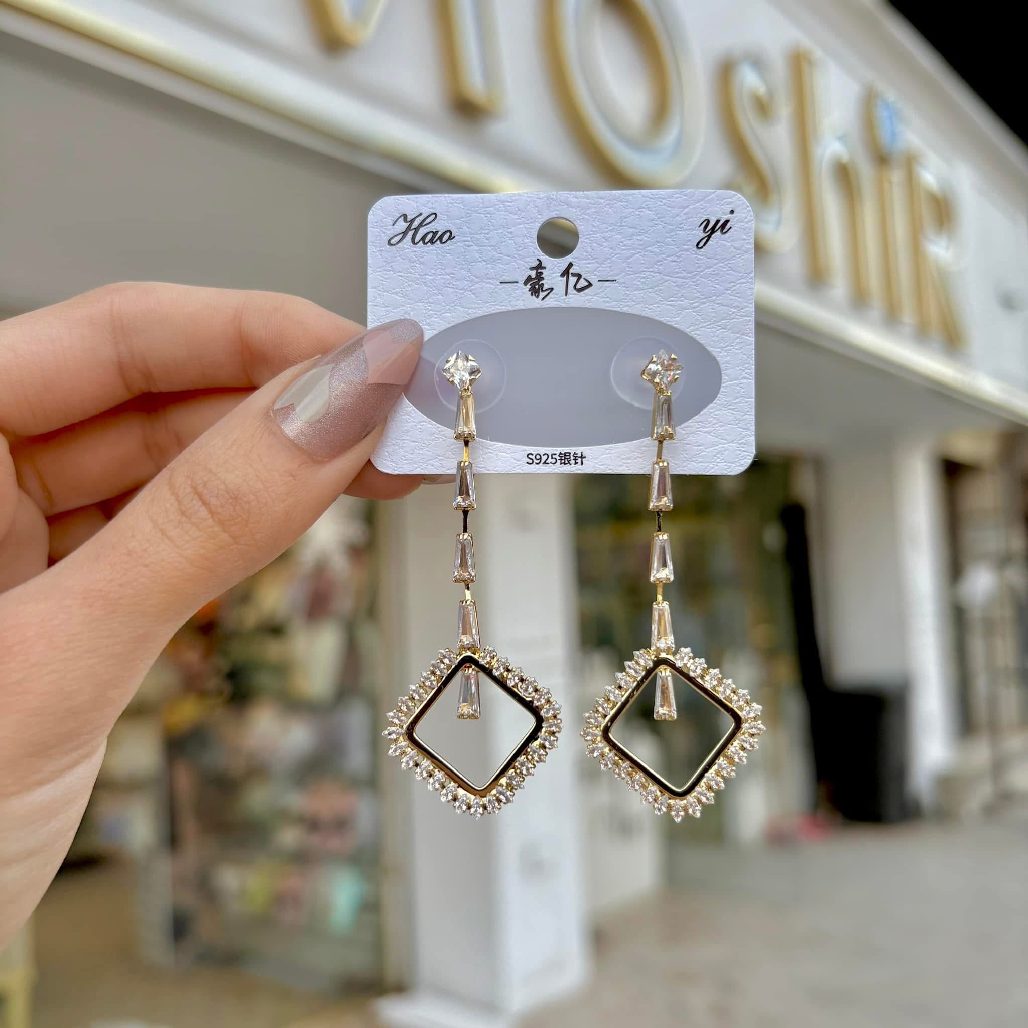 Evening earrings